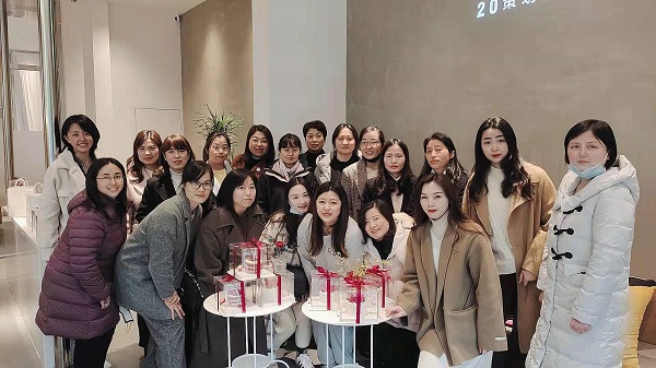 巧手做烘焙，甜蜜好时光——地产集团工会举办妇女节主题烘焙活动